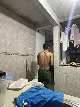 Snapshot of Rouuus12 chatting on 4, 2, 2026 Rouuus12 online show from 4, 2, 2026