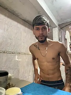 Snapshot of Rouuus12 chatting on 7, 2, 2026 Rouuus12 online show from 7, 2, 2026