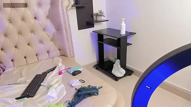 AlexaFoxy18 online show from 12, 2, 2025