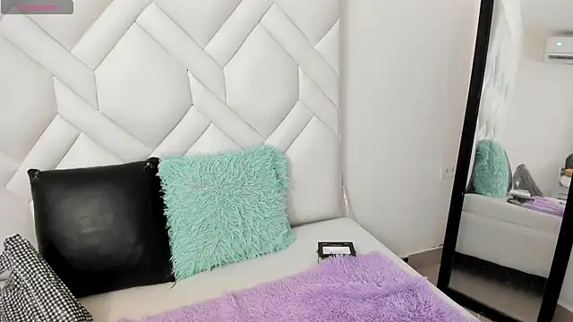 AlexaFoxy18 online show from 10, 9, 2025