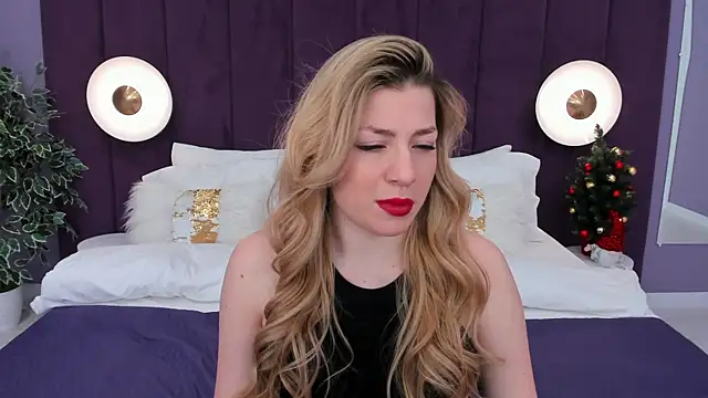 Snapshot of HelenaMorgan chatting on 5, 1, 2025 HelenaMorgan online show from 5, 1, 2025