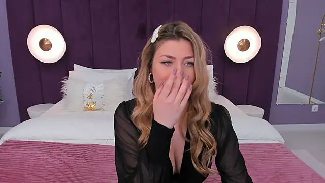 Snapshot of HelenaMorgan chatting on 11, 1, 2025 HelenaMorgan online show from 11, 1, 2025