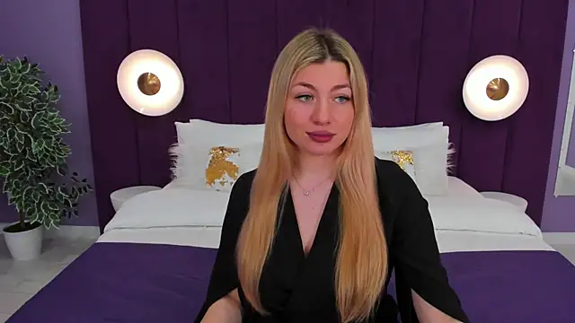 Snapshot of HelenaMorgan chatting on 8, 3, 2025 HelenaMorgan online show from 8, 3, 2025