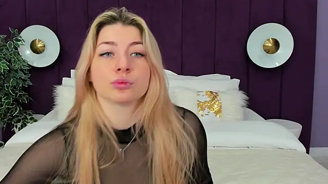 Snapshot of HelenaMorgan chatting on 12, 3, 2025 HelenaMorgan online show from 12, 3, 2025