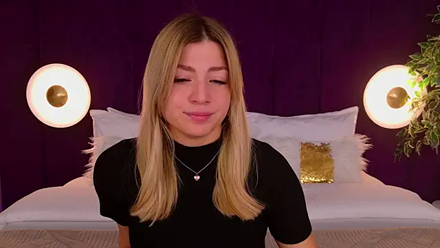 Snapshot of HelenaMorgan chatting on 4, 10, 2025 HelenaMorgan online show from 4, 10, 2025