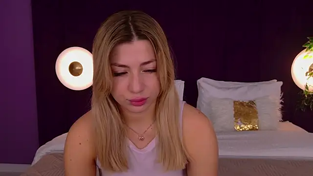 Snapshot of HelenaMorgan chatting on 9, 10, 2025 HelenaMorgan online show from 9, 10, 2025