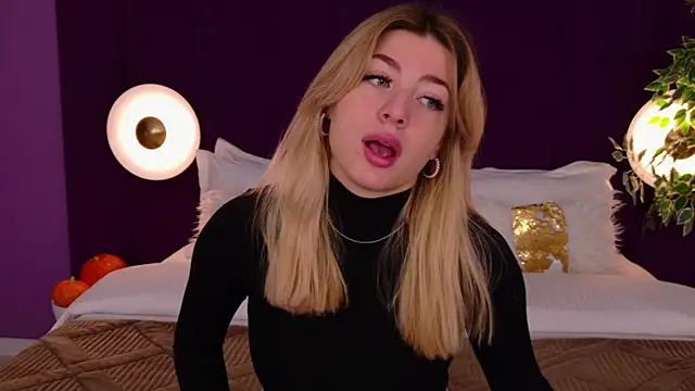 Snapshot of HelenaMorgan chatting on 15, 10, 2025 HelenaMorgan online show from 15, 10, 2025