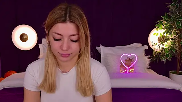 Snapshot of HelenaMorgan chatting on 18, 10, 2025 HelenaMorgan online show from 18, 10, 2025