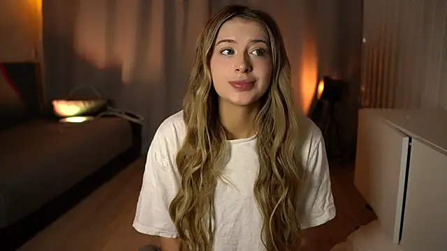 elisa moon online show from 4, 12, 2024