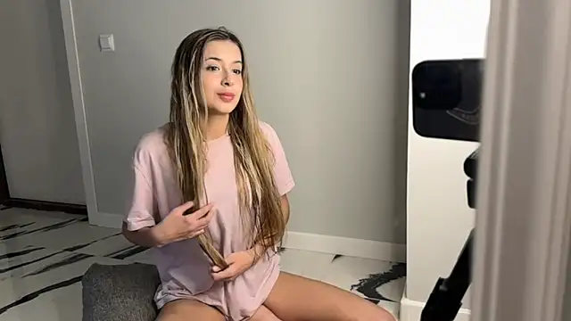 elisa moon online show from 11, 1, 2025