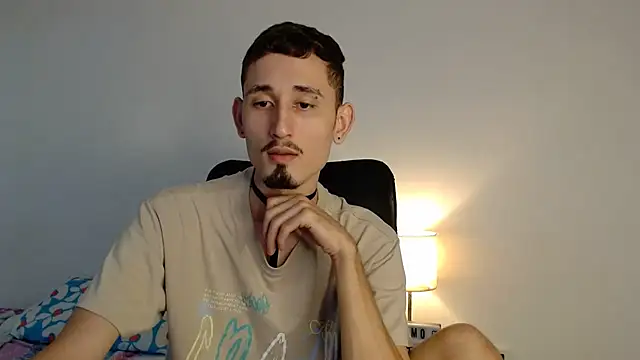 Snapshot of enzo_0814 chatting on 5, 3, 2025 enzo 0814 online show from 5, 3, 2025