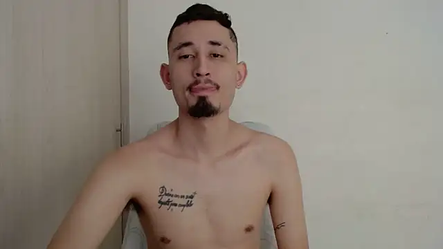 Snapshot of enzo_0814 chatting on 12, 10, 2025 enzo 0814 online show from 12, 10, 2025