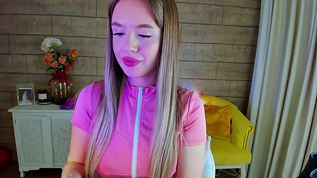 MilanaBalmain online show from 26, 2, 2025