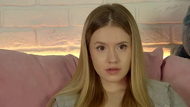 MilanaBalmain online show from 15, 10, 2025