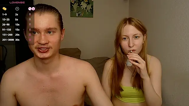 Snapshot of AliceStoneJhonyStone chatting on 5, 3, 2025 AliceStoneJhonyStone online show from 5, 3, 2025