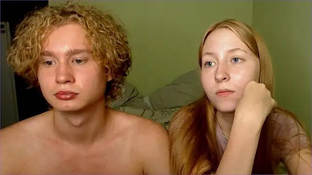 Snapshot of AliceStoneJhonyStone chatting on 12, 9, 2025 AliceStoneJhonyStone online show from 12, 9, 2025