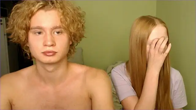 Snapshot of AliceStoneJhonyStone chatting on 15, 9, 2025 AliceStoneJhonyStone online show from 15, 9, 2025