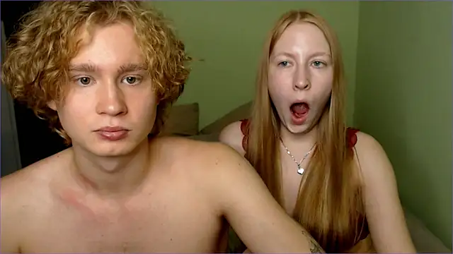 Snapshot of AliceStoneJhonyStone chatting on 23, 9, 2025 AliceStoneJhonyStone online show from 23, 9, 2025