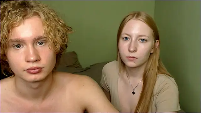 Snapshot of AliceStoneJhonyStone chatting on 25, 9, 2025 AliceStoneJhonyStone online show from 25, 9, 2025