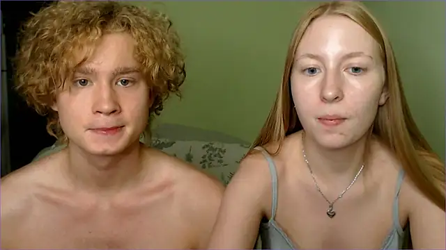 Snapshot of AliceStoneJhonyStone chatting on 28, 9, 2025 AliceStoneJhonyStone online show from 28, 9, 2025