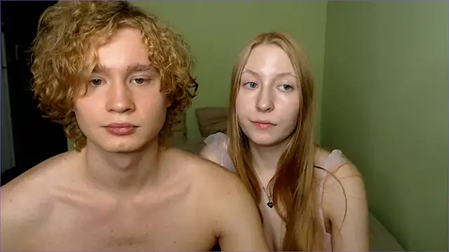 Snapshot of AliceStoneJhonyStone chatting on 22, 10, 2025 AliceStoneJhonyStone online show from 22, 10, 2025