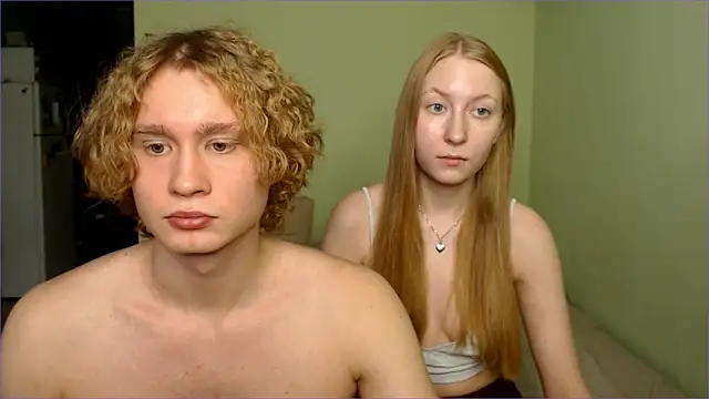 Snapshot of AliceStoneJhonyStone chatting on 19, 11, 2025 AliceStoneJhonyStone online show from 19, 11, 2025