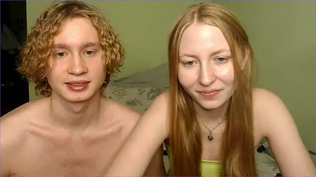 Snapshot of AliceStoneJhonyStone chatting on 26, 11, 2025 AliceStoneJhonyStone online show from 26, 11, 2025