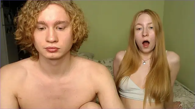 Snapshot of AliceStoneJhonyStone chatting on 22, 12, 2025 AliceStoneJhonyStone online show from 22, 12, 2025