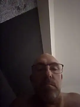 Snapshot of Crosss-23cm chatting on 12, 11, 2025 Crosss-23cm online show from 12, 11, 2025