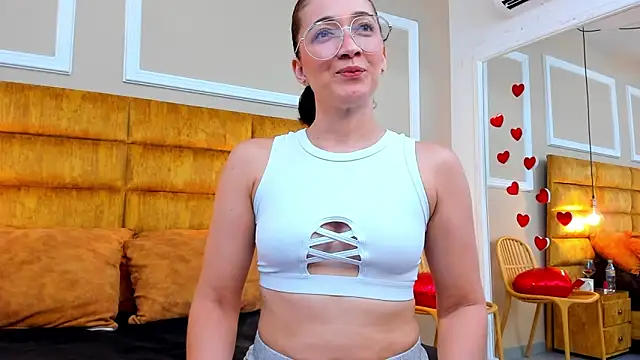 Snapshot of adarussell chatting on 24, 2, 2025 adarussell online show from 24, 2, 2025