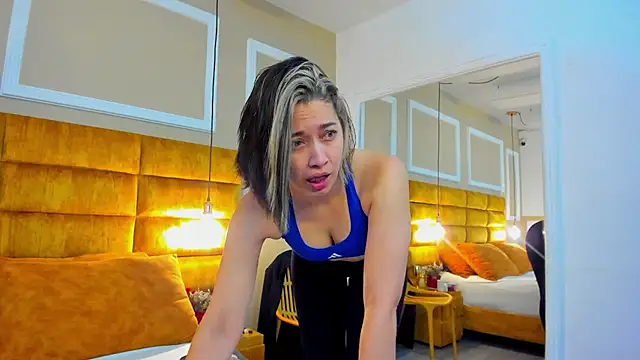 Snapshot of adarussell chatting on 15, 12, 2025 adarussell online show from 15, 12, 2025