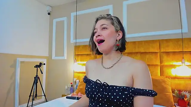 Snapshot of adarussell chatting on 16, 12, 2025 adarussell online show from 16, 12, 2025