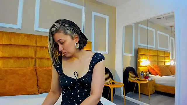 Snapshot of adarussell chatting on 17, 12, 2025 adarussell online show from 17, 12, 2025