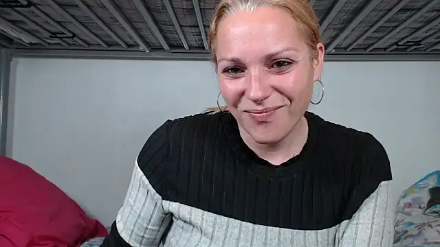 Doucelouve9 online show from 4, 2, 2026