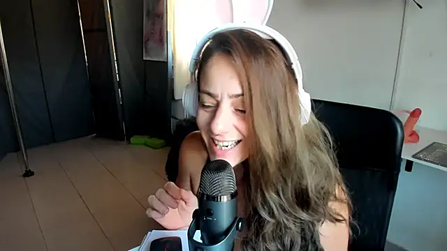 Snapshot of jessiburningheels chatting on 21, 2, 2025 jessiburningheels online show from 21, 2, 2025