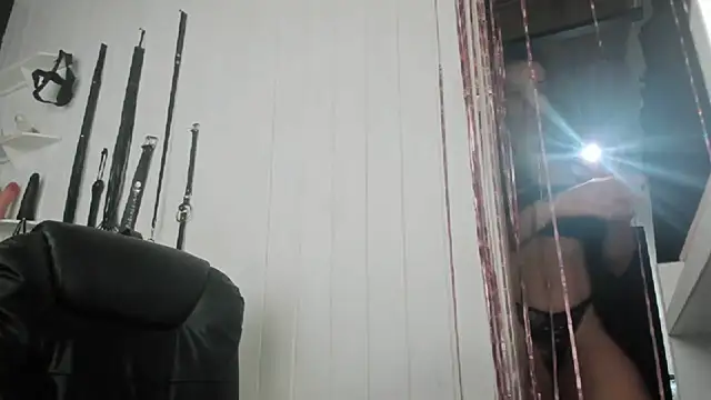 Snapshot of jessiburningheels chatting on 11, 11, 2025 jessiburningheels online show from 11, 11, 2025