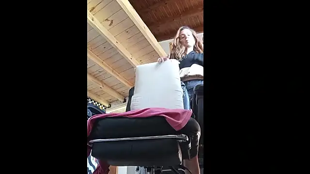 Snapshot of jessiburningheels chatting on 22, 11, 2025 jessiburningheels online show from 22, 11, 2025