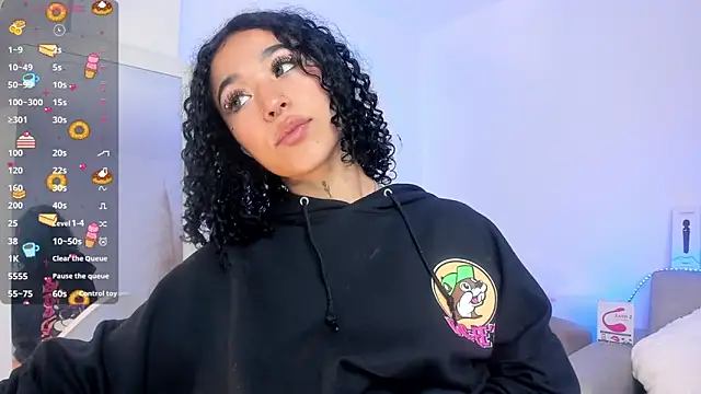 Snapshot of Crystal_Dluna chatting on 5, 2, 2025 Crystal Dluna online show from 5, 2, 2025