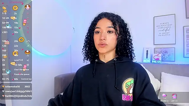 Snapshot of Crystal_Dluna chatting on 5, 2, 2025 Crystal Dluna online show from 5, 2, 2025