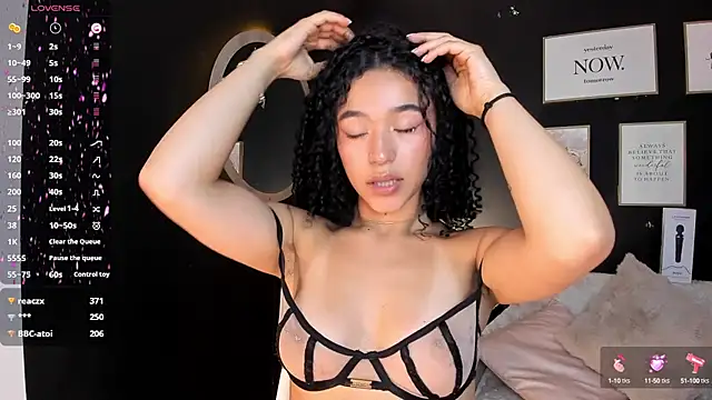 Snapshot of Crystal_Dluna chatting on 26, 2, 2025 Crystal Dluna online show from 26, 2, 2025