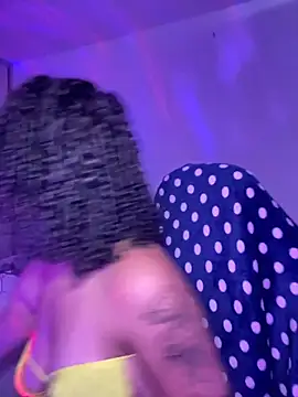 Snapshot of Crystal_Dluna chatting on 8, 9, 2025 Crystal Dluna online show from 8, 9, 2025