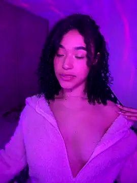 Snapshot of Crystal_Dluna chatting on 11, 9, 2025 Crystal Dluna online show from 11, 9, 2025