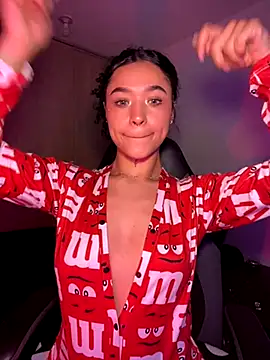 Snapshot of Crystal_Dluna chatting on 23, 10, 2025 Crystal Dluna online show from 23, 10, 2025