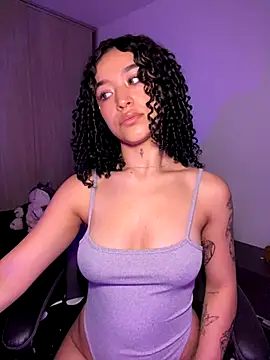 Snapshot of Crystal_Dluna chatting on 28, 10, 2025 Crystal Dluna online show from 28, 10, 2025