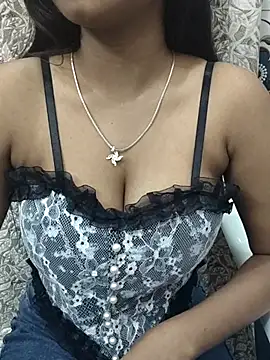 Snapshot of Ishaani_0 chatting on 15, 2, 2025 Ishaani 0 online show from 15, 2, 2025