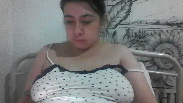 Snapshot of CamilaCherryX chatting on 28, 9, 2025 CamilaCherryX online show from 28, 9, 2025