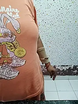 milf-kaira online show from 15, 1, 2025