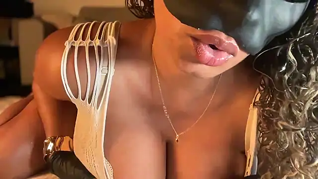 Snapshot of SCARLET-SANTANA chatting on 8, 8, 2026 SCARLET-SANTANA online show from 8, 8, 2026
