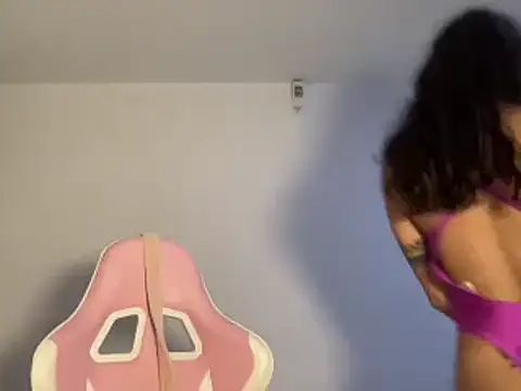 Snapshot of brithneysquirt chatting on 1, 2, 2025 brithneysquirt online show from 1, 2, 2025