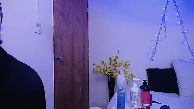 Snapshot of Nicol_Love0 chatting on 4, 2, 2026 Nicol Love0 online show from 4, 2, 2026